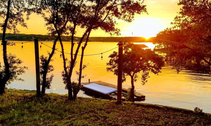 La Hacienda Estates House | Dog Friendly 3 BR House w/deep water boat dock and sunset views on Eck Lane