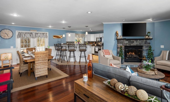 Sagamore Beach House | Dog friendly and spacious just minutes from Scusset Beach