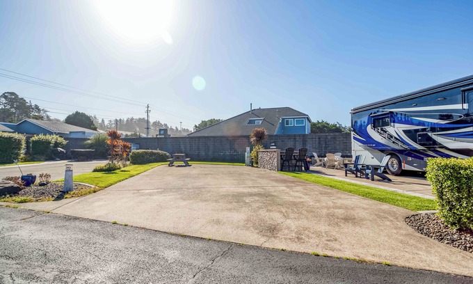 Agate Beach RV Rental | Dog Friendly, Available with 50AMP, 30AMP, Water and Sewer hook up's, WiFi
