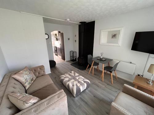 Kessingland House | Dog Friendly Beachside Cottage No11 Kessingland with private parking