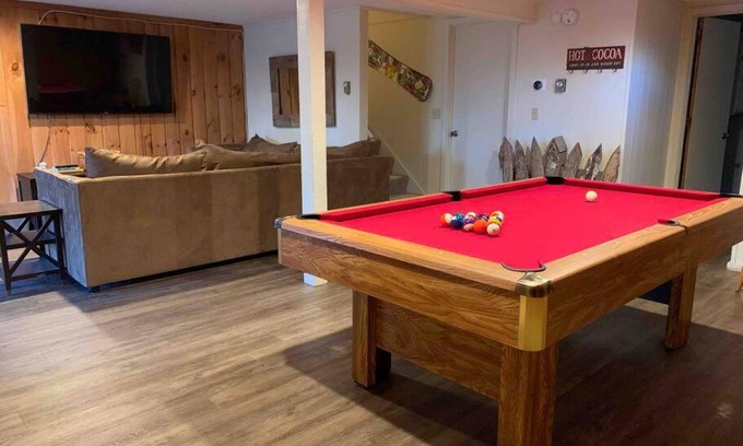 Wilmington Ski Chalet | Dog friendly Chalet in the Woods w/Pool-Mt. Snow