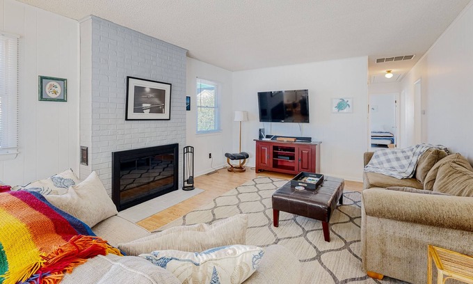 Country Club Estates House | Dog-friendly cottage 3 blocks from the beach w/gas grill, outdoor shower, AC