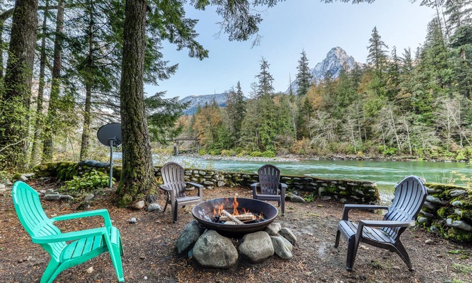 Gold Bar Cottage | Dog-friendly cottage on the river with private hot tub, mountain views & firepit
