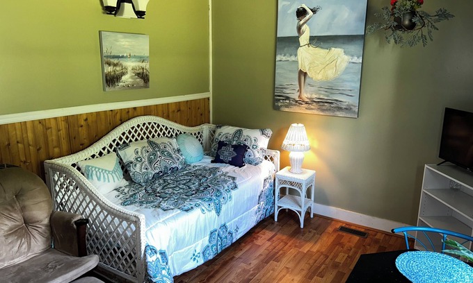 Tabor City Apartment | Dog Friendly Country Paradise