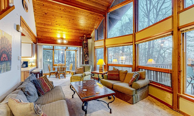 Eureka Springs House | Dog-friendly duplex with fireplace, central AC & loft - on golf course