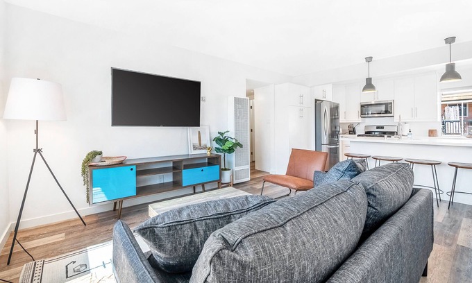 San Clemente House | Dog-friendly duplex with washer/dryer, two full kitchens, & large backyard