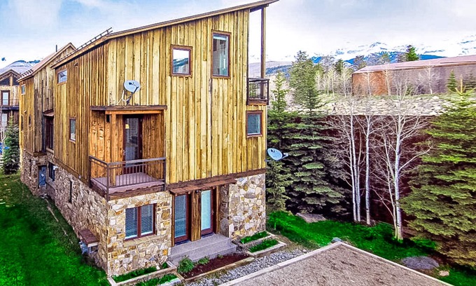 Mountain Village House | Dog-friendly home close to Telluride with W/D, balcony & yard