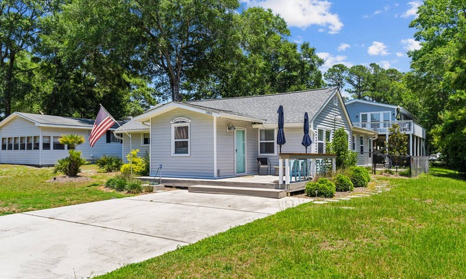 Ocean Isle Beach House | Dog-friendly home near Intracoastal with deck, gas grill, W/D, & fenced yard