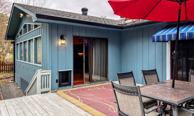 Hot Springs Village House | Dog-friendly home in gated community with pool table, golf, fenced yard, grill
