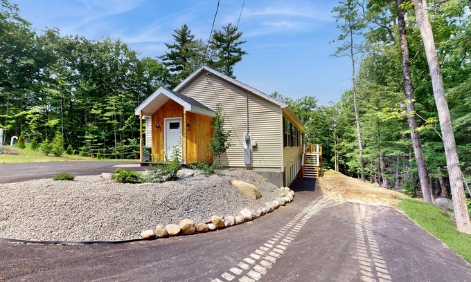 Conway House | Dog-friendly home near skiing with full kitchen and Washer/Dryer