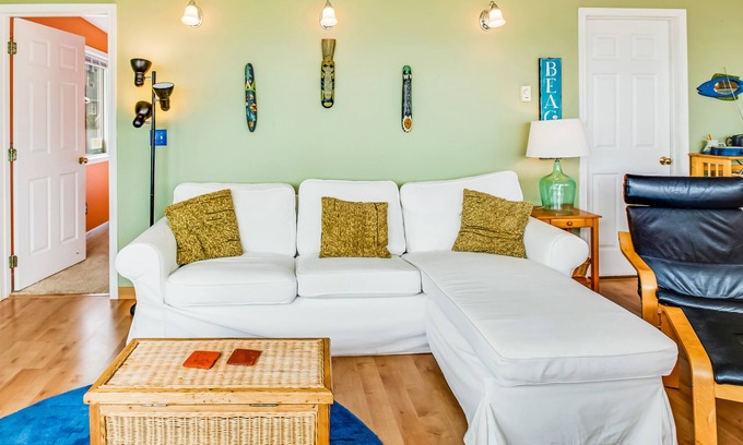 Pacific Beach Cottage | Dog-friendly home with ocean views and fireplace, walk to beach