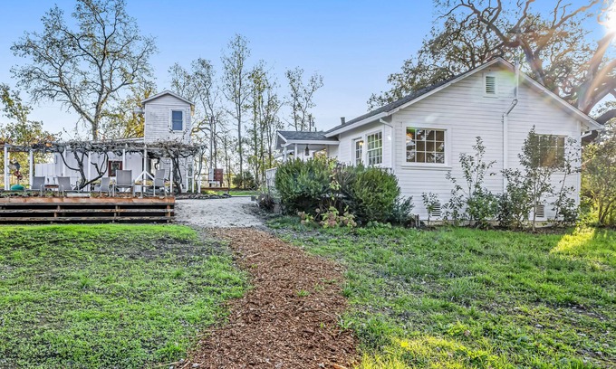 Santa Rosa House | Dog-friendly home with fast WiFi, firepit, patio
