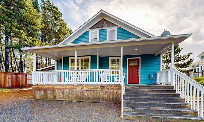 Long Beach House | Dog-friendly in cottage, oceanfront home and cottage with high-speed WiFi