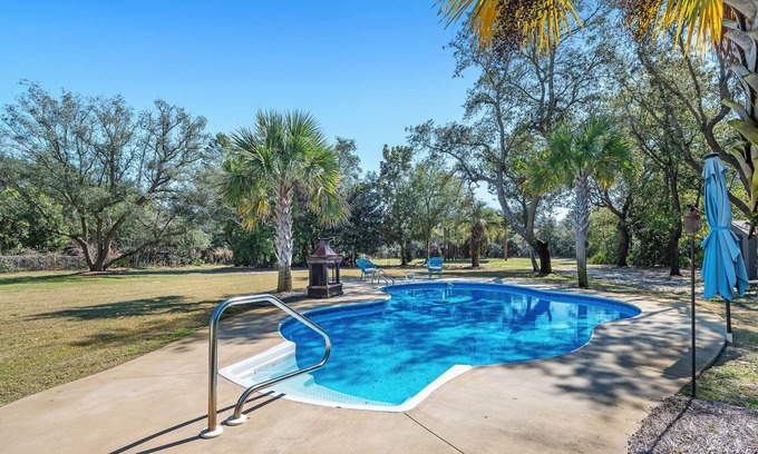 Gulf Breeze House | Dog Friendly | Large Private Pool | Beach Getaways