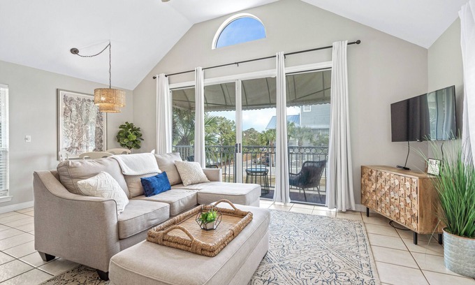Destin Condo | Dog Friendly Nantucket 10AB