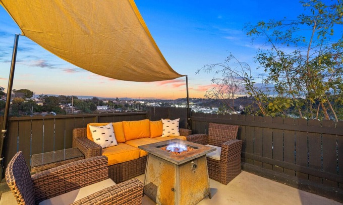 Loma Alta House | Dog-Friendly Oasis: Hot Tub, AC & Game Room