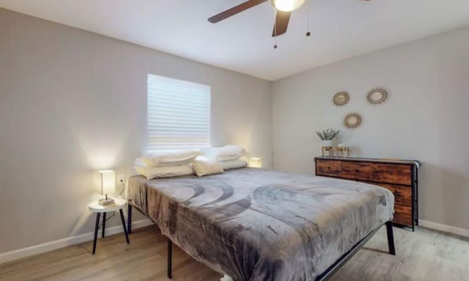 Pueblo Alto Apartment | ⟫Dog Run & Courtyard 2 Bedroom Apt w/King Bed W&D