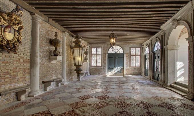 Santa Croce Apartment | DOGE Stair