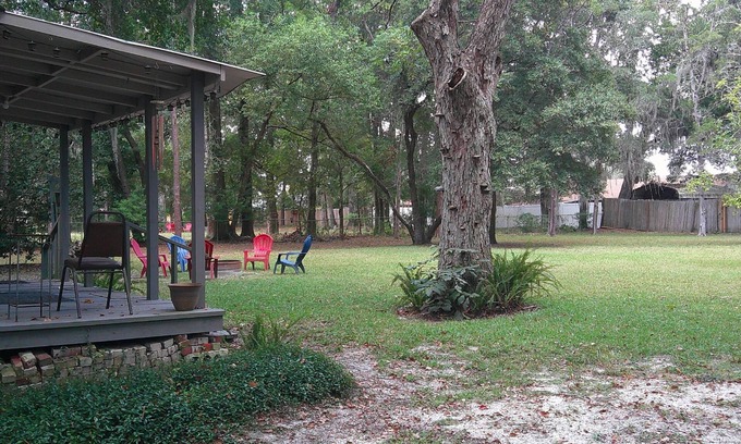 Lakeside House | Dogs Give us 5 Stars! Rustic Home, HUGE Woodsy & Fenced Yard, Firepit, Close to Dining/Shops