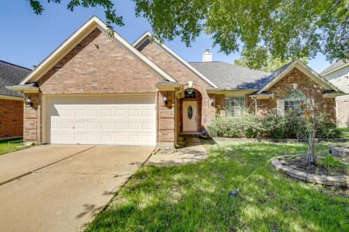 George Bush Park/Eldridge House | Dogs Welcome, Fenced Yard Richmond Retreat!