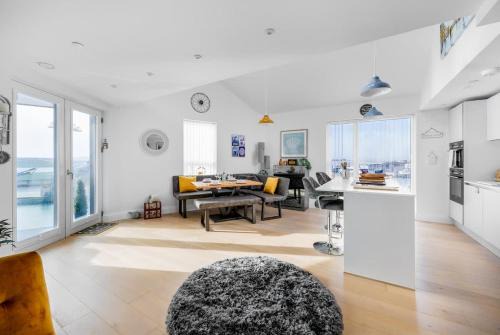 Poole Apartment | Dolce Vita - Duplex Apartment with Incredible Harbour Views