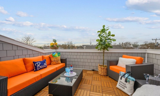 Harwich Port Condo | Dolce Vita: Luxury Condo with Rooftop Terrace