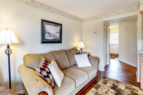 Table Rock Apartment | Dolly's Delight