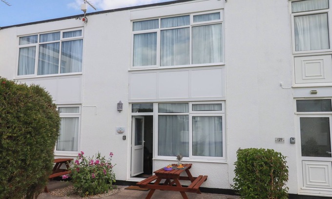 Dawlish Warren Cottage | DOLPHIN CHALET, pet friendly in Dawlish Warren