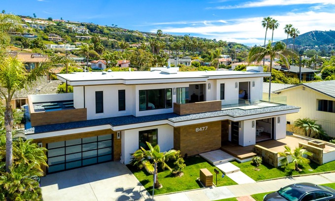 La Jolla Shores House | Dolphin Sunset total Luxury in La Jolla Shores!