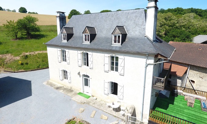 Beyrie-en-Bearn Cottage | Domaine Lacay - Large capacity gîte