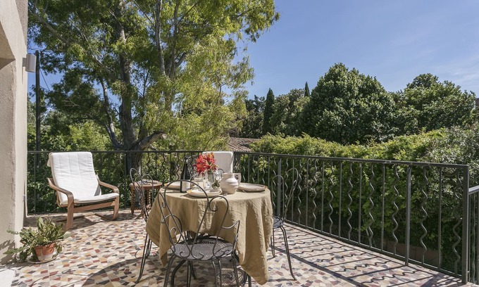 Meze Apartment | DOMAINE SESQUIER Family gîte in an exceptional farmhouse Belle de nuit