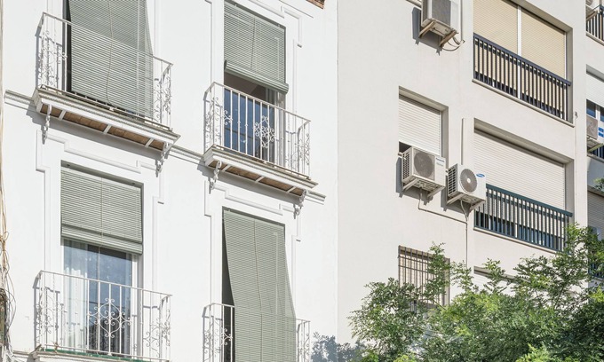 Doctor Barraquer-Grupo Renfe-Policlinico Apartment | Don Fadrique Apartments by Olala Homes