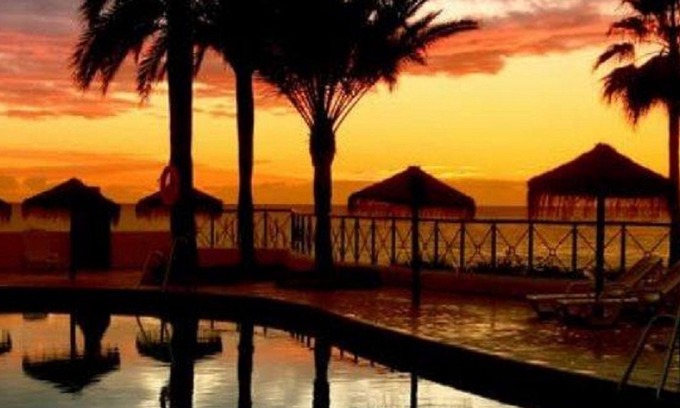 Sitio de Calahonda Apartment | DOÑA LOLA MACDONALDS RESORT, front line apartment with total sea views