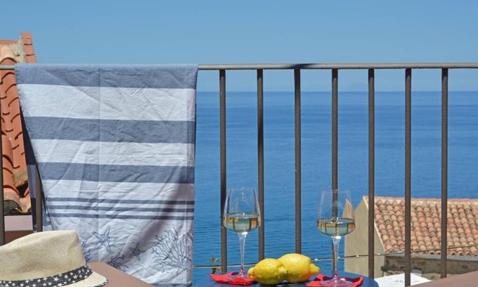 Sant'Ambrogio Apartment | Donna Luna Terrazza S Ambrogio