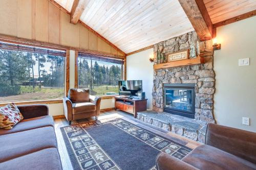 Donnelly House | Donnelly Cabin with Fire Pit 5 Mi to Boat and Ski!