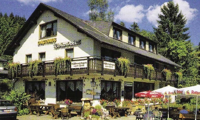 Titisee-Neustadt Apartment | Doppelzimmer mit Dusche und WC