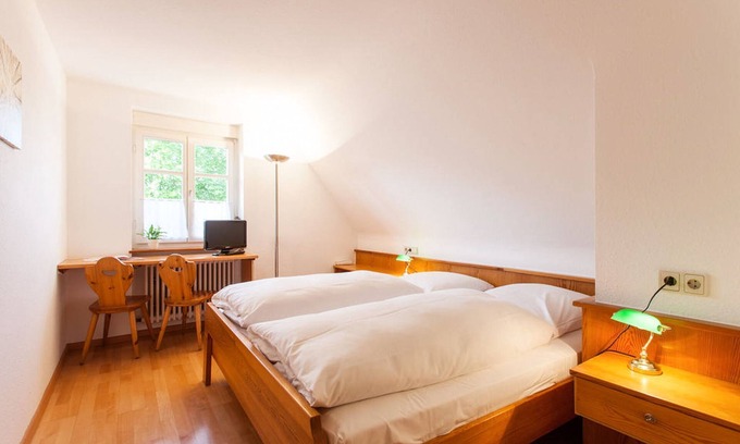 Merzhausen Apartment | Doppelzimmer mit Dusche und WC