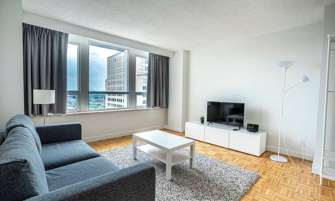 Downtown Montreal Apartment | Dorchester Luxe One-Bedroom