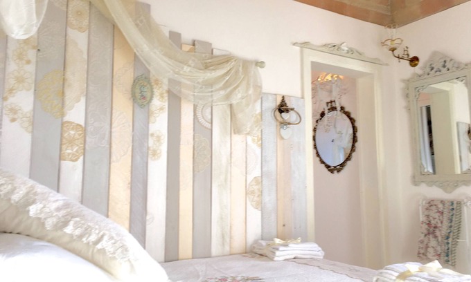 Spello Apartment | DORMIO shabby chic suite in Spello