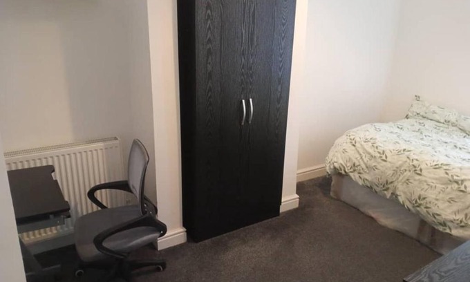 Burnley House | Double-bed (G4) close to Burnley city centre