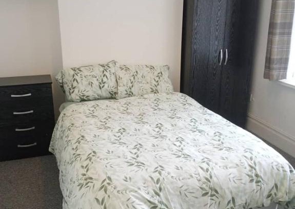 Burnley House | Double bed (R1) close to Burnley city centre