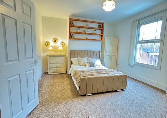 Erdington House | Double Bedroom in Birmingham Near City Center