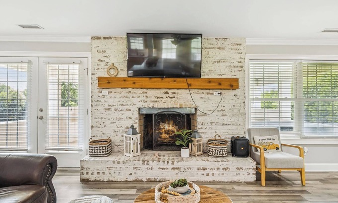 Rutherford County House | Double Diamond Rentals - Amazing Getaway W/Land