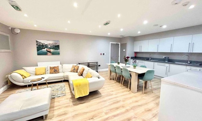 Borehamwood House | Double En-suite Room In The Heart Of Borehamwood