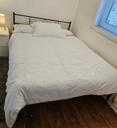 Livingston House | Double room available