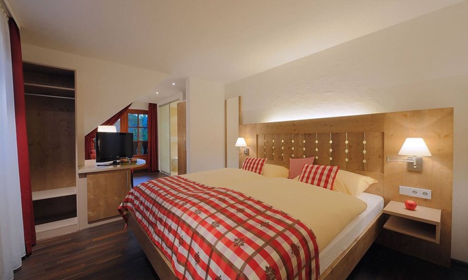 Hinterzarten Apartment | Double room Elegance with shower/WC