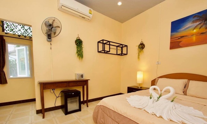 Nanai Road House | ⭐ Double Room ❤️ New Pool, Patio, AirCon & WiFi ⭐