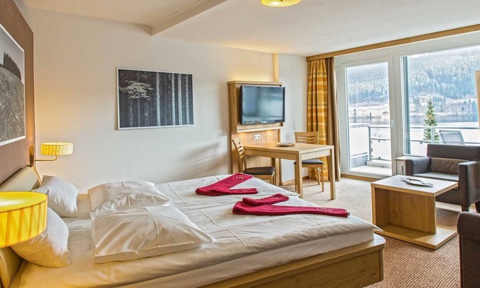 Titisee-Neustadt House | Double room sea side, 1 - 2 persons - Brugger's Hotelpark am See