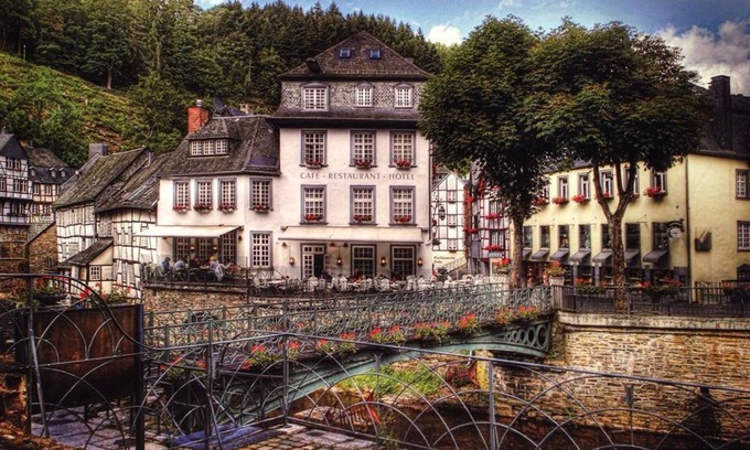Monschau Hotel | Double room shower / bath, WC standard - Hotel Horchem GmbH