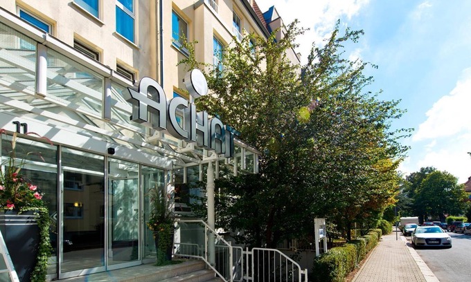 Laubegast Hotel | Double room, shower or bath, WC, - ACHAT Premium Dresden